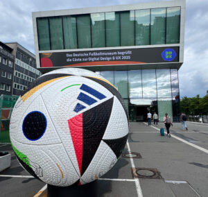 Deutsches Fussballmuseeum mit DDUX 2025 Anzeige